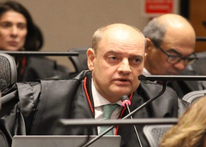 Governo do ERJ exonera 6,1 mil comissionados e prevê economia de R$ 221 milhões