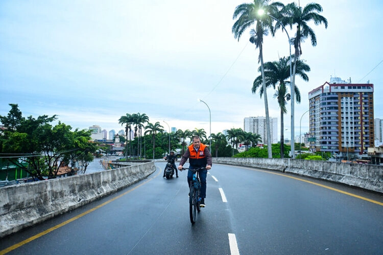 Começa operação para travessia de ciclistas e pedestres na Ponte Leonel Brizola, em Campos