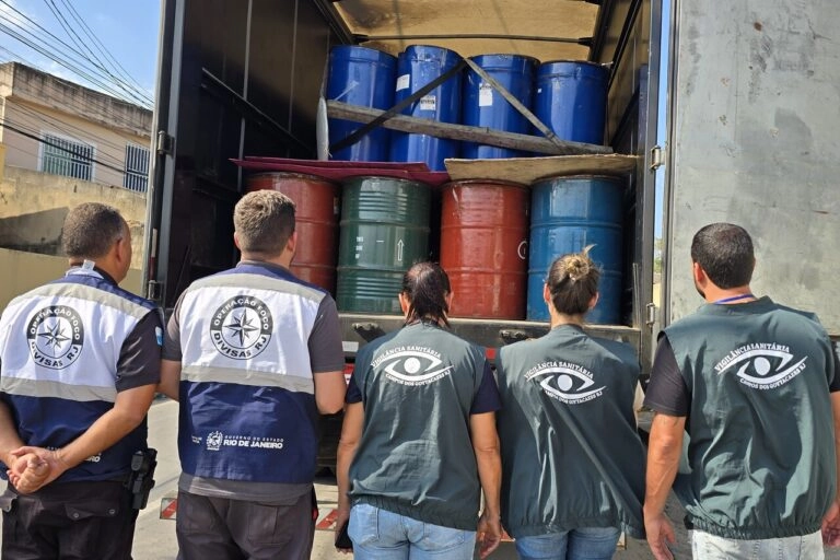 Carga de mais de 30 toneladas de polpa de frutas é apreendida em Campos