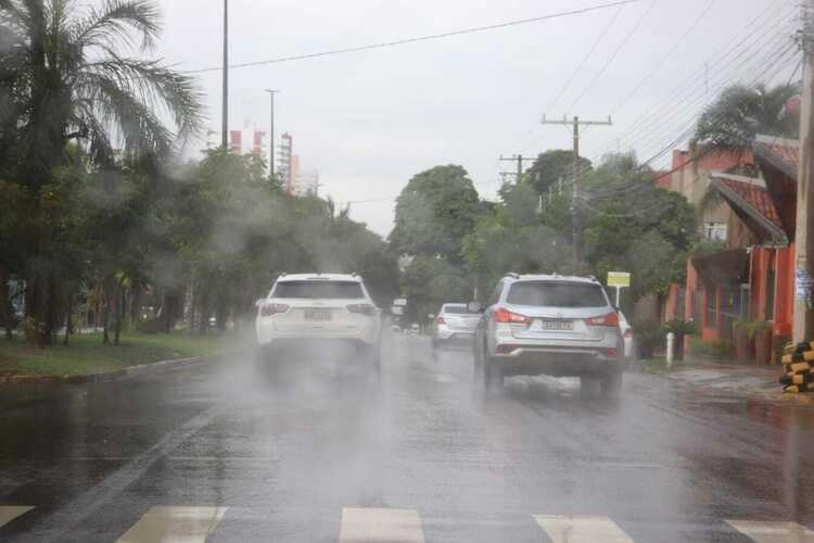 Chuvas devem prosseguir de forma intensa até a madrugada de domingo