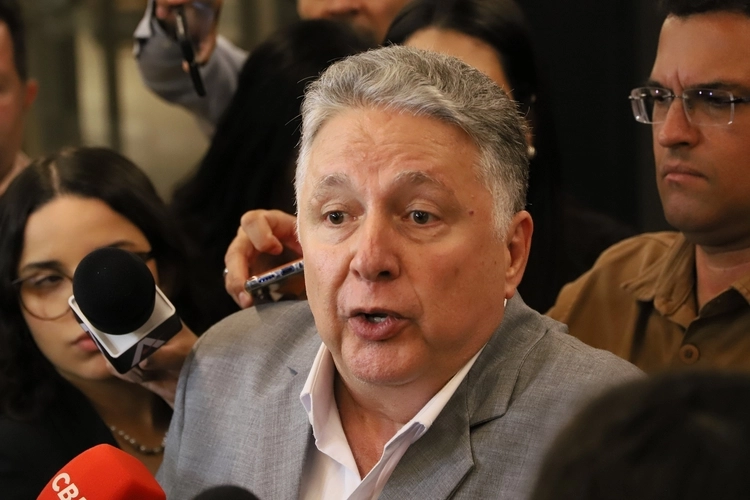 Garotinho não vai recorrer ao TSE e Douglas Ruas pode ser eleito no primeiro turno