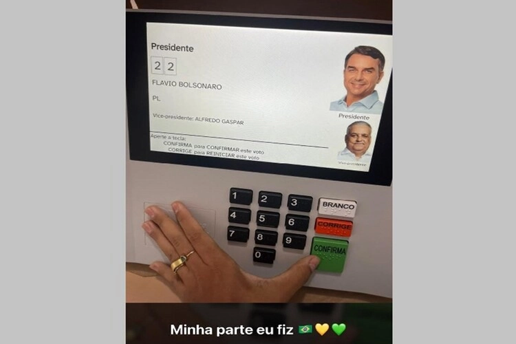 Eleitora em Italva fotografa voto na urna eletrônica e posta no WhatsApp