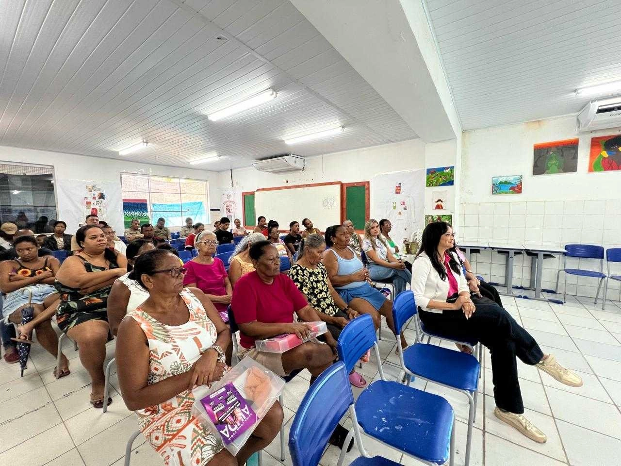 AGOSTO LILÁS LEVA ORIENTAÇÃO SOBRE VIOLÊNCIA CONTRA A MULHER AO BAIRRO SALOBRINHO EM ILHÉUS
