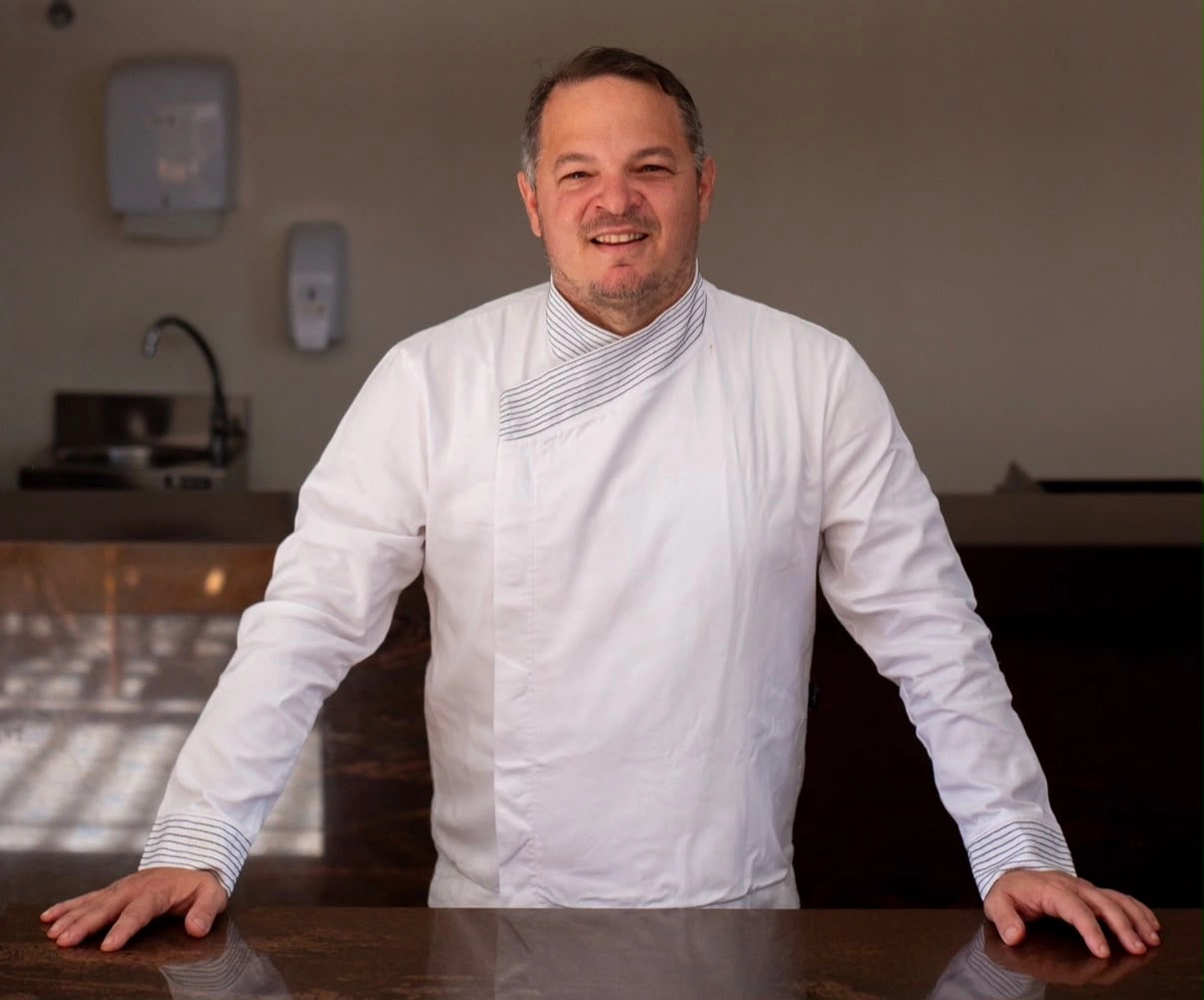 CHEF BAIANO JUNIOR FRANÇA LEVA SABORES REGIONAIS AO MAIOR FESTIVAL DE CACAU E CHOCOLATE DO ESPÍRITO SANTO