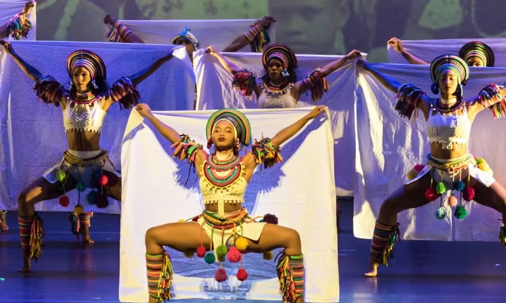 SALVADOR: BALÉ FOLCLÓRICO DA BAHIA CELEBRA ANCESTRALIDADE E RESISTÊNCIA EM ESPETÁCULO