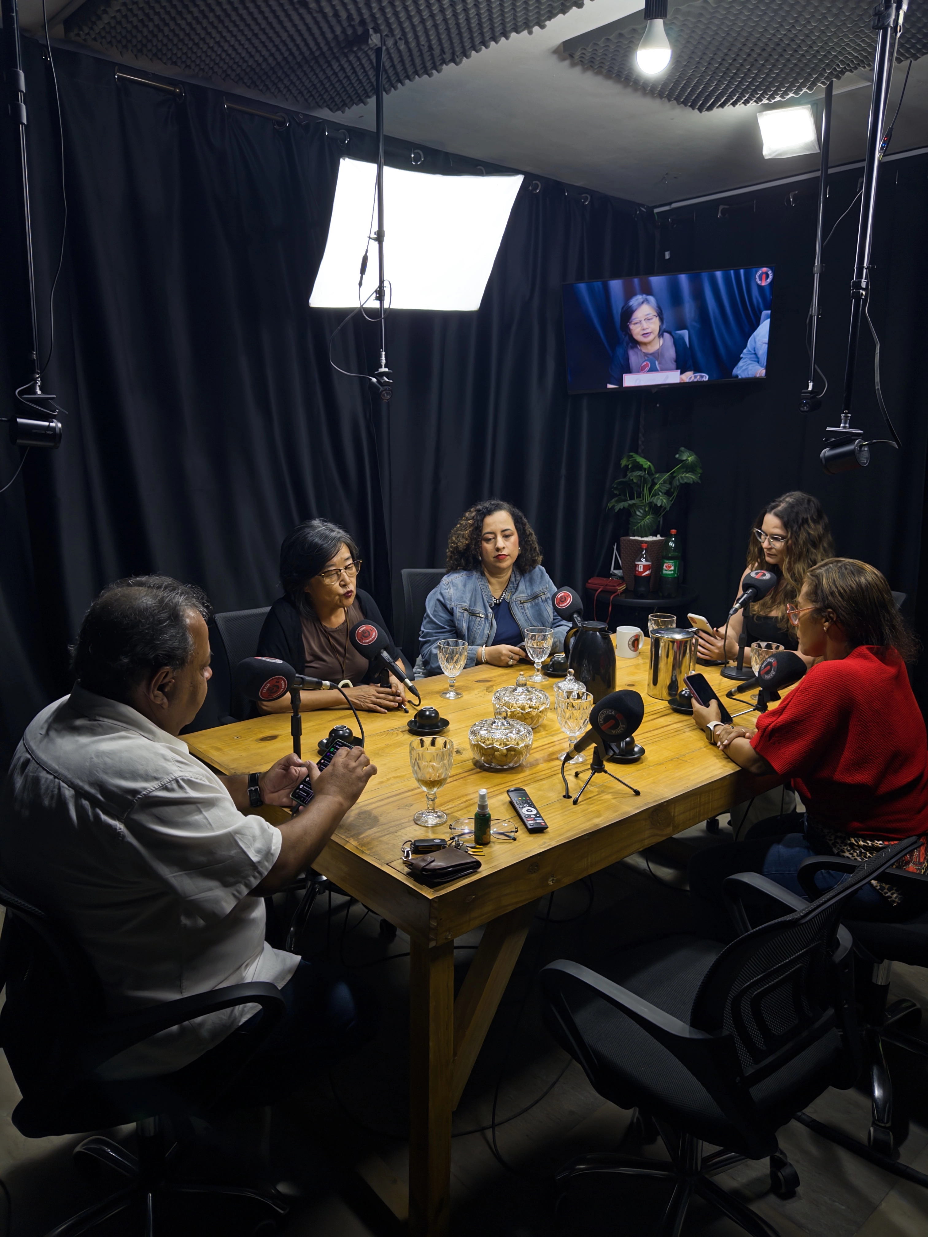 MULHERES NA POLÍTICA, VIOLÊNCIA E ATOS DE 7 DE SETEMBRO PAUTAM DEBATE NO CAFÉ IPOLITICA