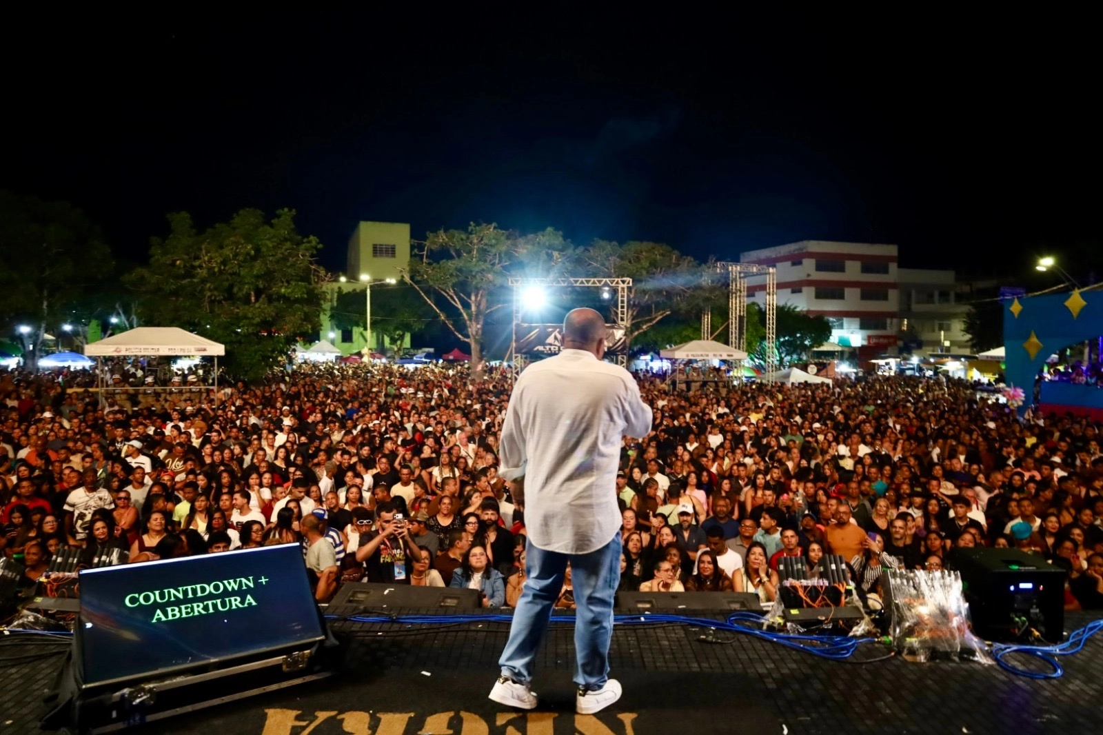 FESTA DA FARINHA: RAÇA NEGRA REÚNE PÚBLICO EM NOITE DE CHUVA EM BUERAREMA