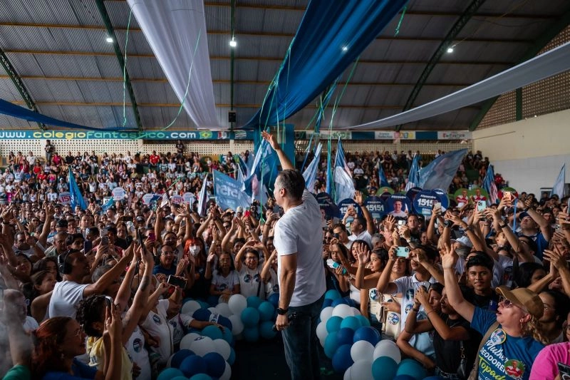 Renan Filho lidera primeira pesquisa após início da campanha