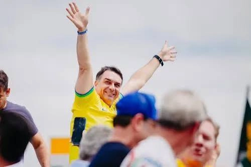 Flávio Bolsonaro agradece recepção em Maceió e Arapiraca e destaca força do Nordeste: “Vamos vencer”