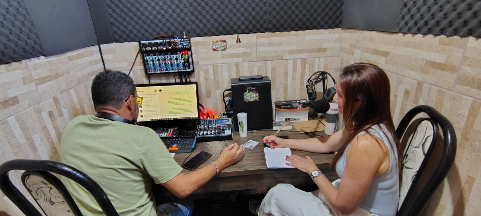 Vereadora Adione Lyra agradece à população pelo apoio aos seus candidatos nas eleições durante entrevista à Trincheiras Web Rádio