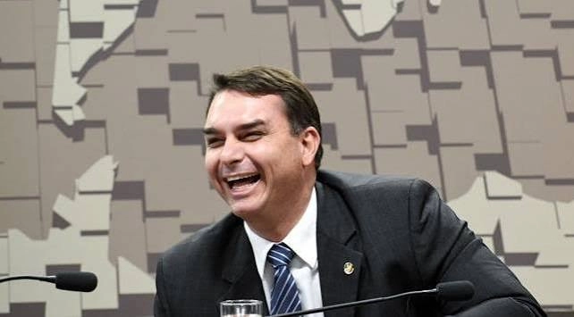 Flávio Bolsonaro apaga posts em que chamava Bolsa Família de ‘bolsa-farelo’