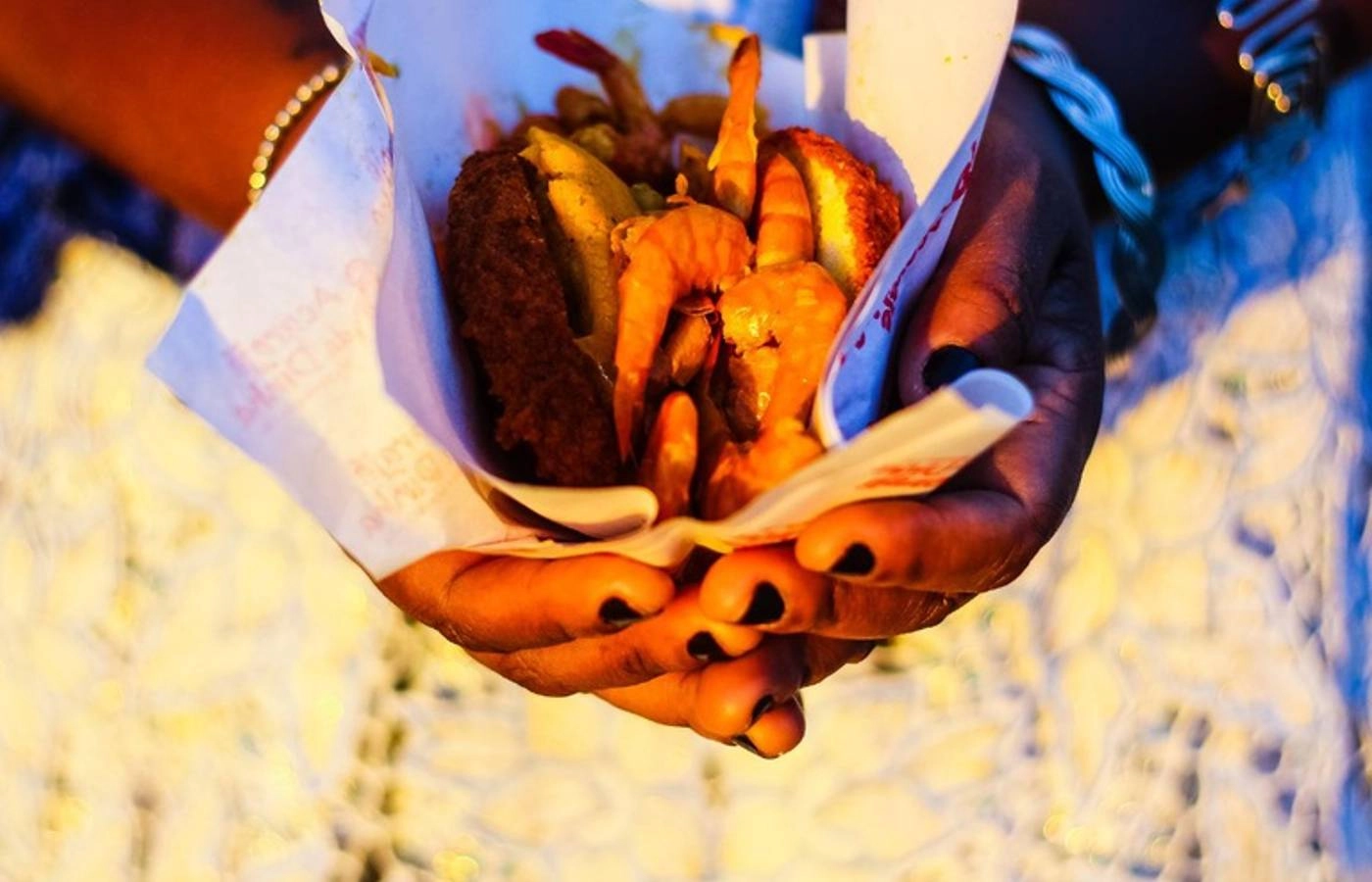 Ofício das Baianas de Acarajé mantém vivos saberes de matriz africana transmitidos entre gerações