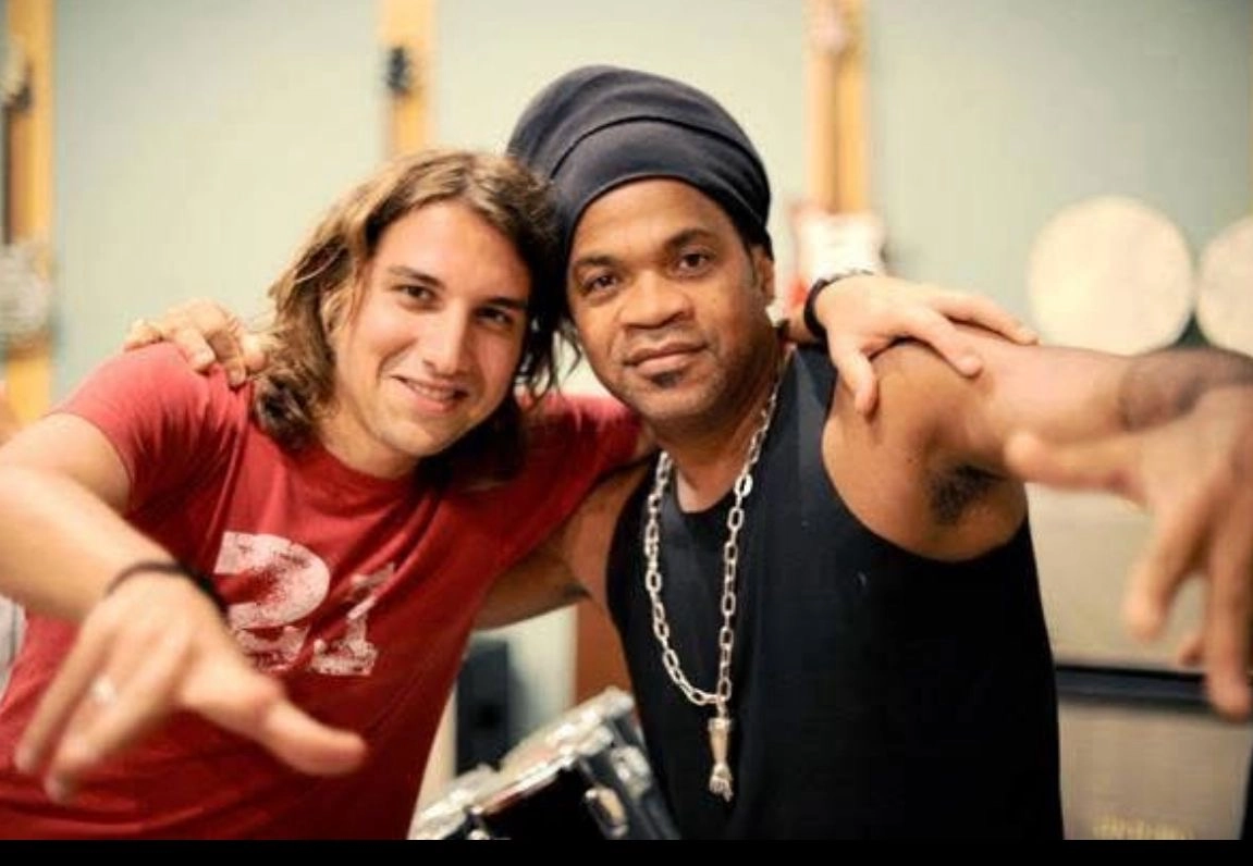 Rodrigo Sha, Carlinhos Brown e Philippe Neiva lançam “I’m Fighting Goal (Together We Make History)”