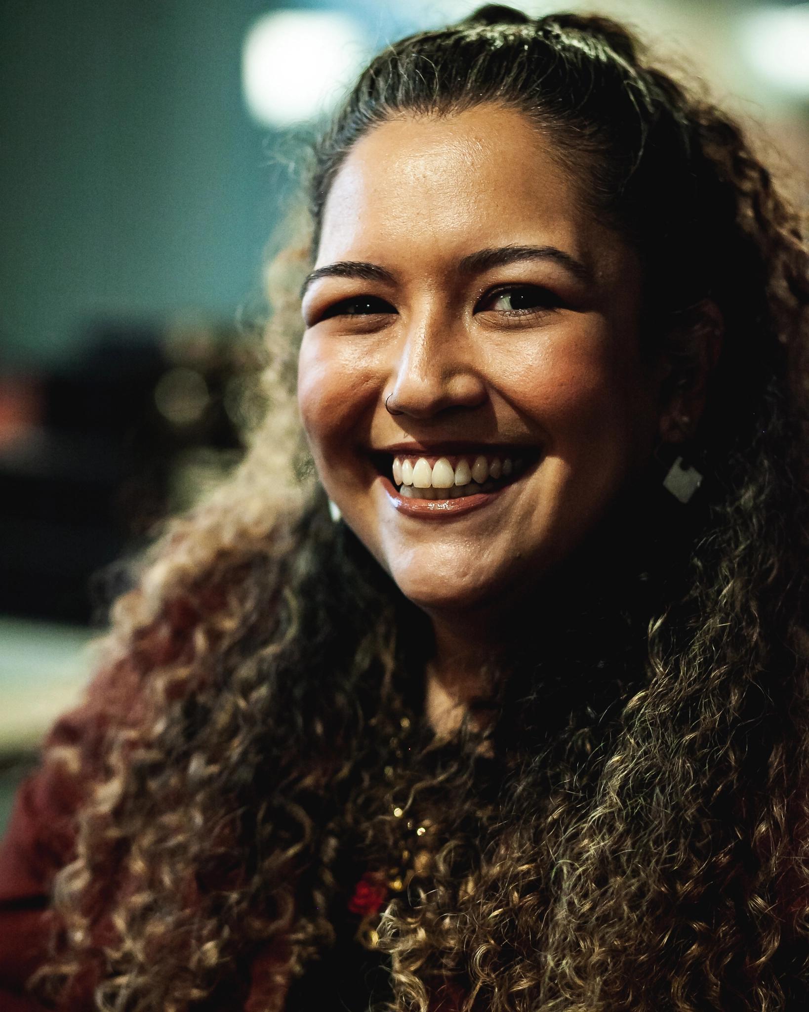 Amanda Mendonça lança os três primeiros singles do EP Andarilha - Casa de Memórias (Deluxe), Vida Cigana e Passarinha, em todas as plataformas.