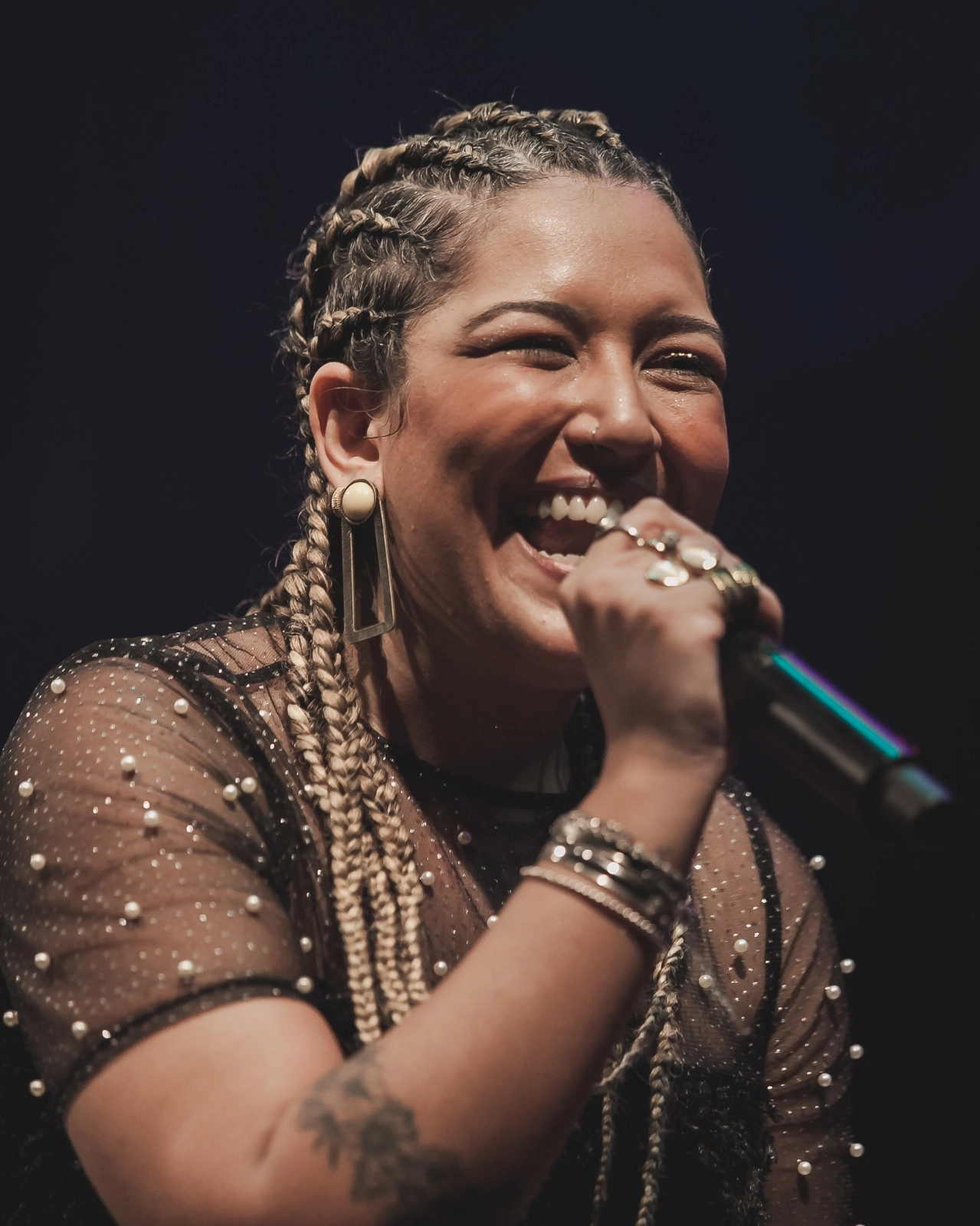O show "Amanda Mendonça canta Djavan" celebra as raízes culturais e identidades nordestinas de duas gerações de artistas da MPB.