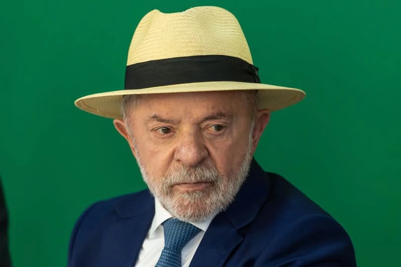 A campanha do presidente Lula (PT) decidiu não ir ao debate da TV Bandeirantes, programado para o próximo domingo (23), com a justificativa de falta de igualdade de condições para ele se defender contra os ataques dos adversários.