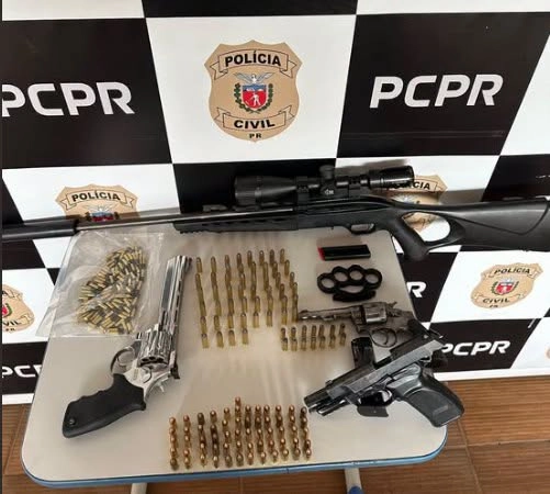 Polícia Civil apreende arsenal de armas e prende homem em flagrante