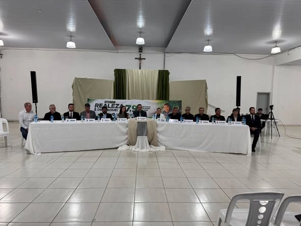 CÂMARA DE VEREADORES HOMENAGEIA EDUCAÇÃO DE REALEZA PELO DESTAQUE NO IDEB