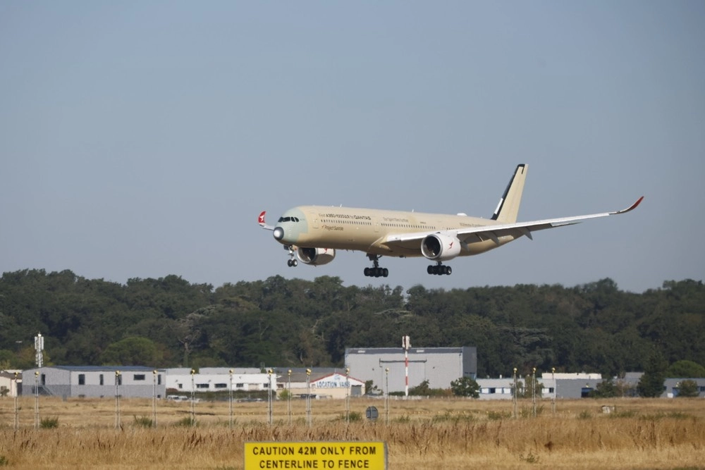 Avião de rota mais longa do mundo bate recorde com voo direto de 24 horas