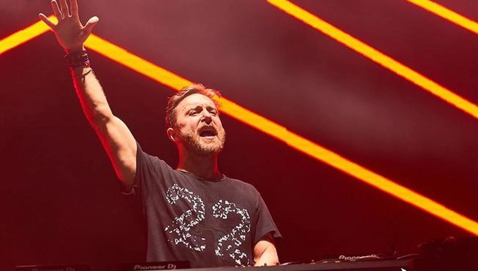 David Guetta é eleito o melhor DJ do mundo em 2026 e confirma presença no Lollapalooza Brasil