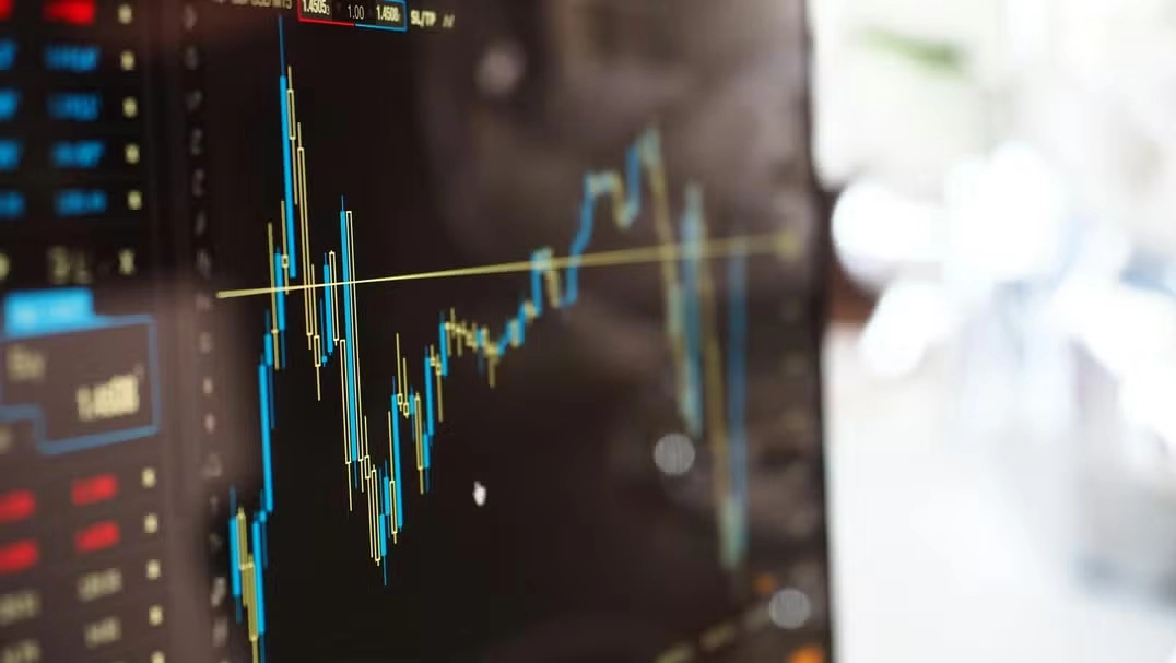 Estrangeiros colocam recorde de R$ 10 bilhões na Bolsa brasileira após 1º turno; entenda o movimento
