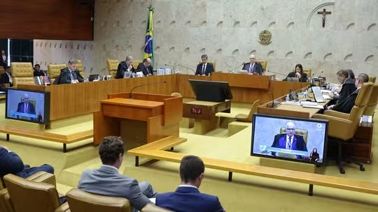 Ministros do STF indicam a Nunes Marques que revisão criminal de Bolsonaro deve ir a plenário