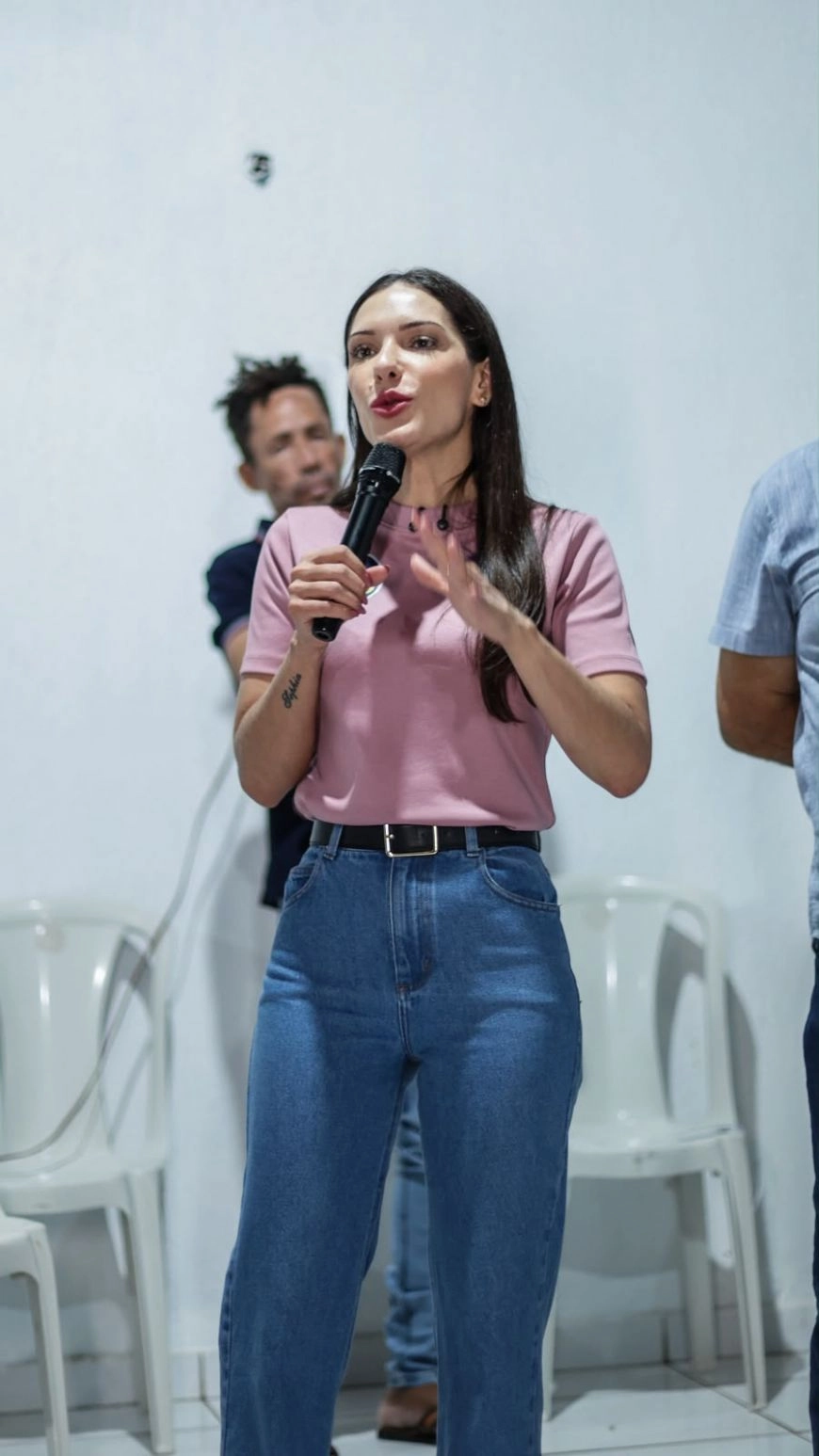 Janaina Riva mira 130 leitos fechados e promete reforçar saúde de Várzea Grande