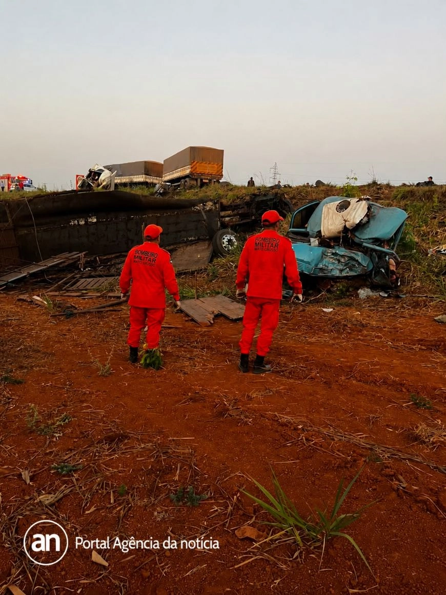 VÍDEO: acidente entre caminhões deixa três mortos e uma mulher ferida na BR-158, em Confresa (MT)