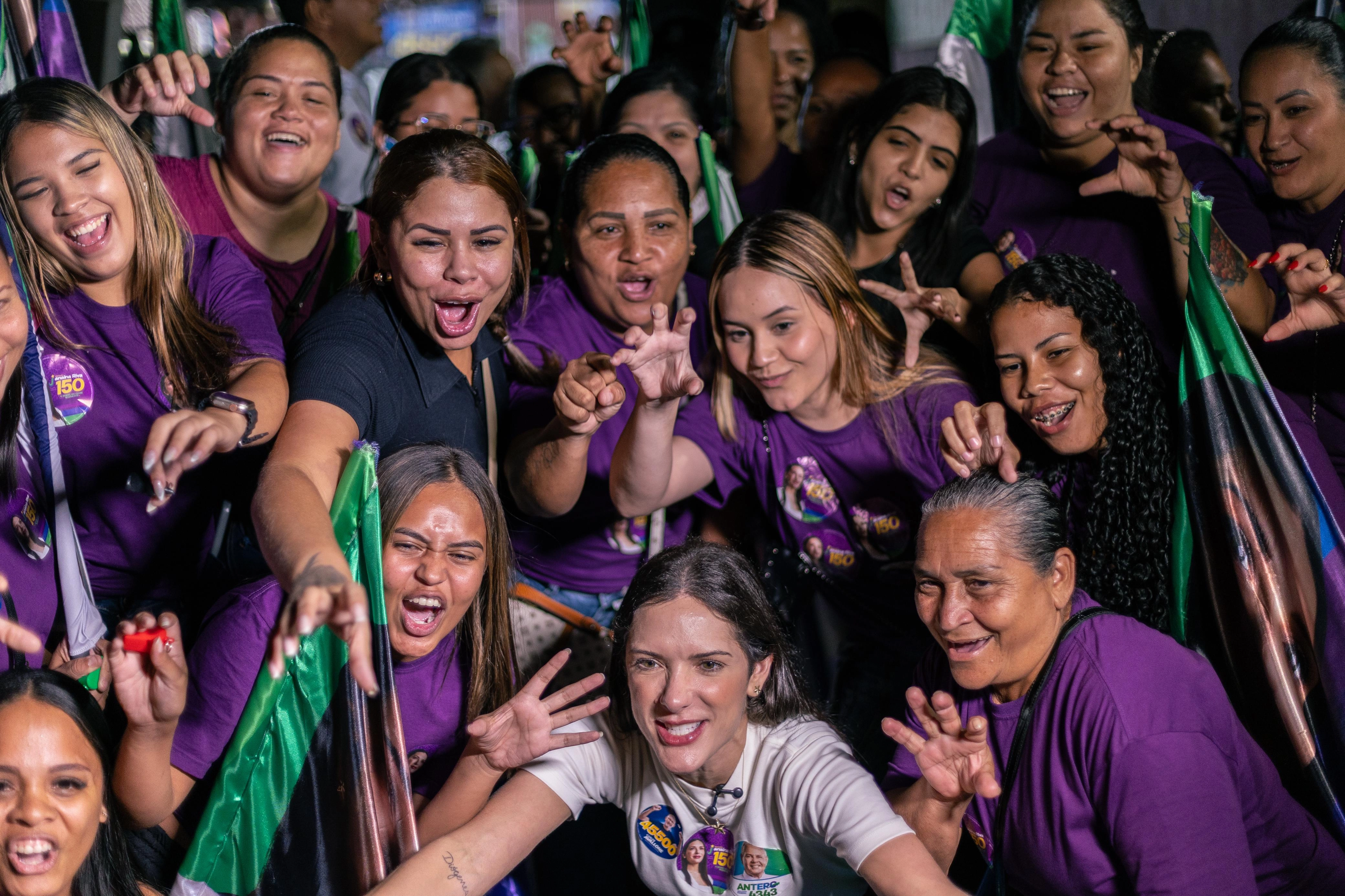 Estudantes anunciam primeiro voto em Janaina durante encontro em Cuiabá: “Ela me inspira"