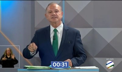 Wellington defende saúde descentralizada e valorização dos profissionais durante debate da TVCA