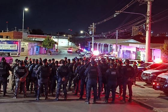 PM faz megaoperação em Cuiabá após prefeito denunciar ameaças de facção a eleitores de Flávio