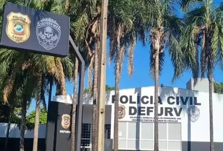 Perseguição a veículo furtado termina com suspeito baleado