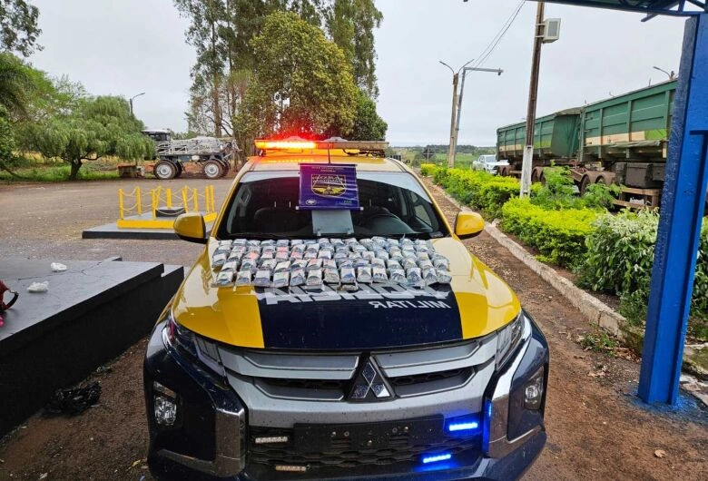 Mulher é presa com 15 kg de haxixe em van na MS-156