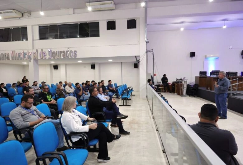 Prefeitura promove encontro com empresas para reforçar segurança e combater fios irregulares