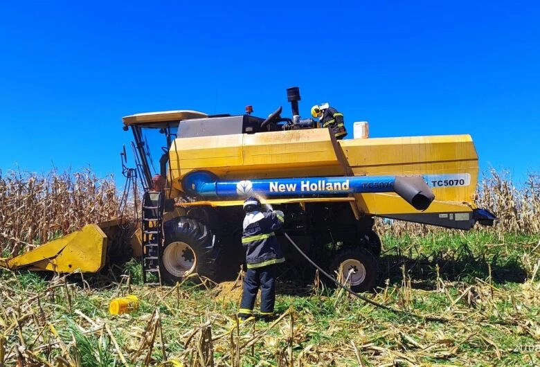 Bombeiros controlam princípio de fogo em maquinário agrícola em fazenda de Caarapó