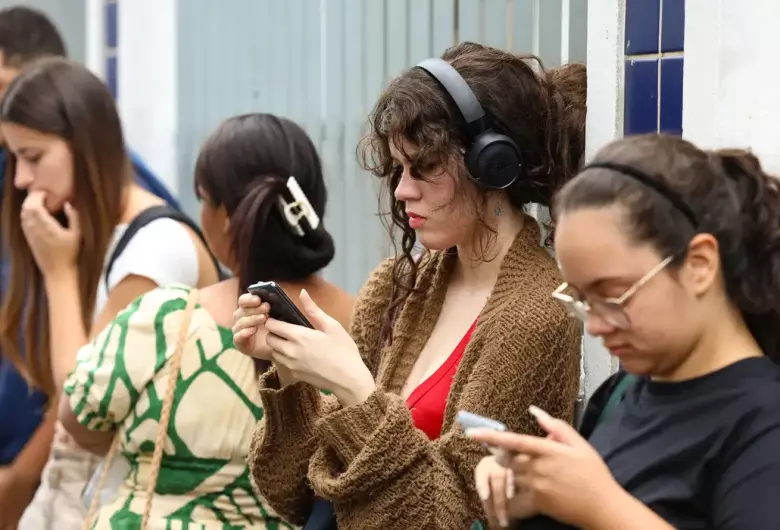 Desigualdades marcam formalização do trabalho entre jovens brasileiros