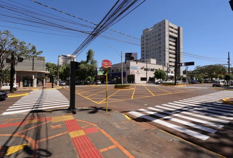 Prefeitura de Dourados reforça sinalização viária e promove melhorias no trânsito