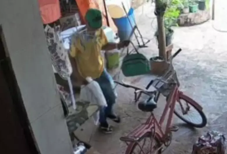 Ladrão arromba casa, come, bebe cerveja e leva dinheiro