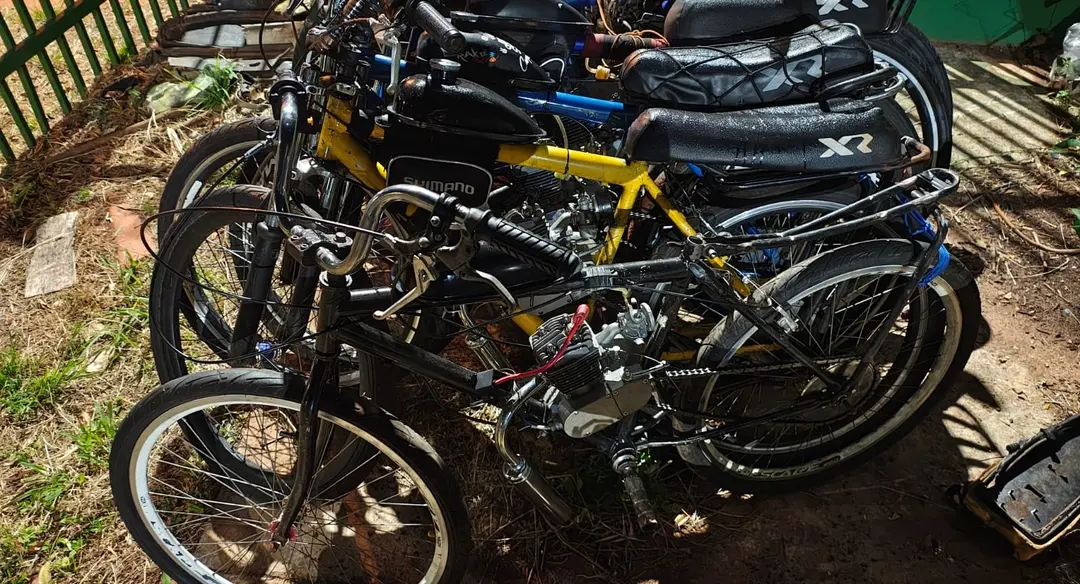 Bicicletas motorizadas utilizadas por adolescentes são apreendidas pela PM em Nova Andradina