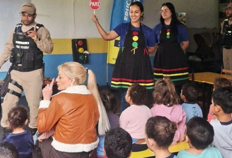 Alunos de Ceim recebem orientação sobre trânsito de forma lúdica