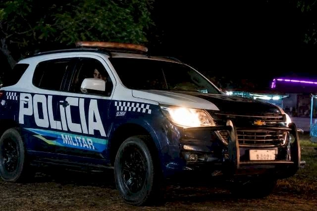 Grupo armado invade casa em Sidrolândia, rende mulher e mata rapaz na frente da família