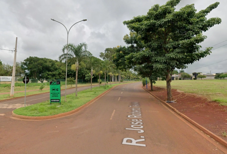 Avenida fica no escuro após tentativa de furto de fios