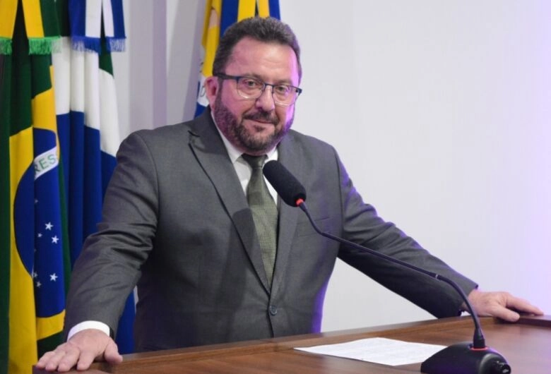 Laudir Munaretto solicita revitalização de praça no Jardim Canaã I