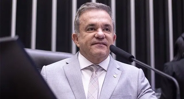 Após desistência de Nelsinho, Azambuja amplia liderança e Vander ganha espaço