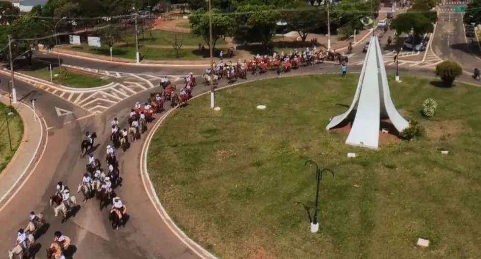 Desfile de cavaleiros anuncia chegada da 41ª Exponan em Nova Andradina