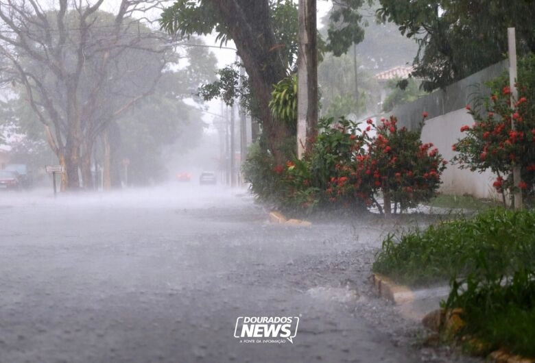 Dourados entra em alerta de tempestade e setembro começa com queda brusca na temperatura