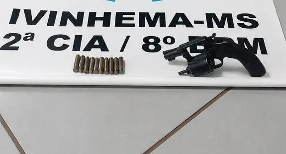 Homem é preso com revólver de numeração suprimida após ameaça em Ivinhema