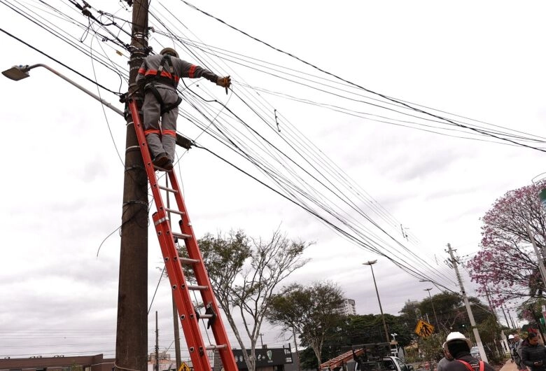 Projeto "Poste Limpo" começa nesta quarta em parceria com empresas