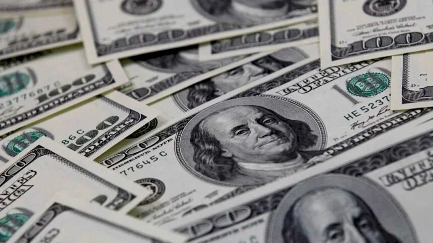 Dólar hoje: moeda fecha aos R$ 5,08 com investidores atentos às pesquisas eleitorais