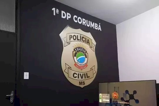 Rapaz tenta defender amigo com pedaço de madeira e é baleado